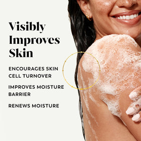 Olay pouring body wash into hand highlighting rich lather and hydration