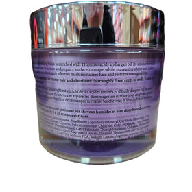 Oligo Professionnel hand scooping mask illustrating easy portioning and control