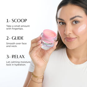 OLIVIAUMMA fingertip applying pudding cream for quick absorption benefit