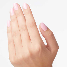 OPI in-salon application demonstrating dipping process, quick professional benefit