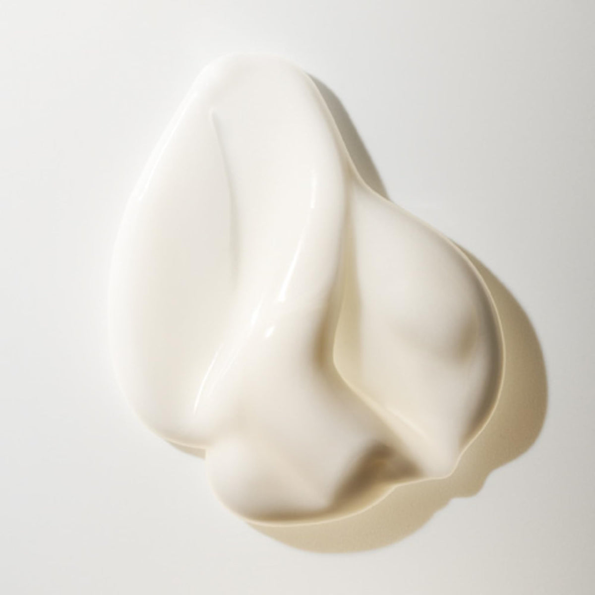 Oribe applying masque to wet hair midlengths illustrating protective coating