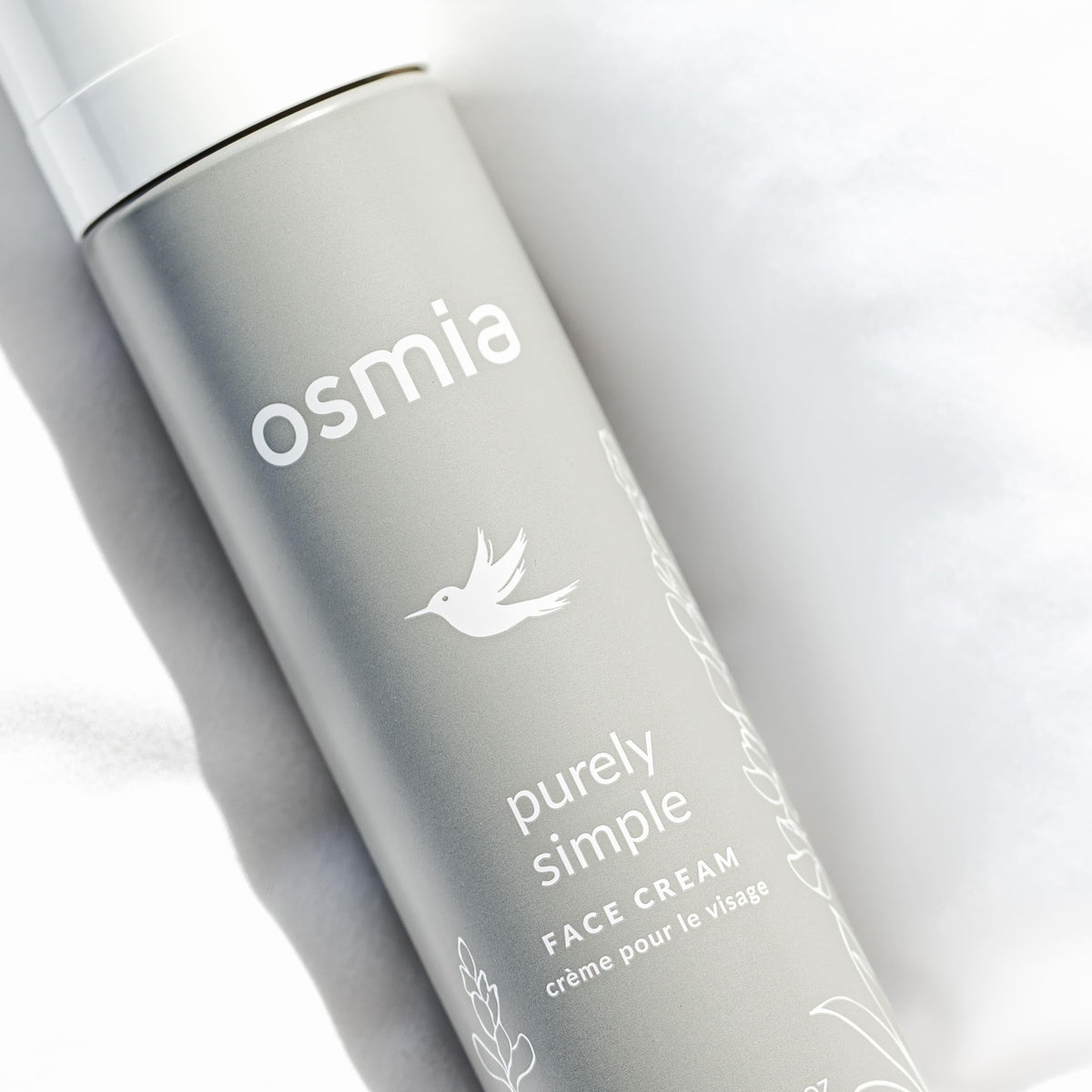 Osmia ingredient array with apricot kernel and kukui oils providing soothing benefit