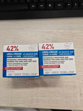 OUKEYA cream in palm absorbed quickly for fast moisturizing