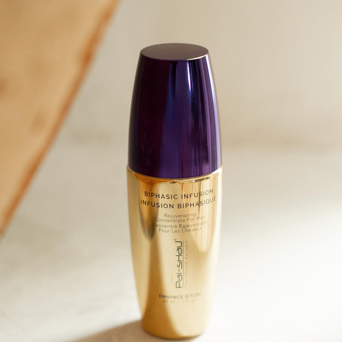 Pai-Shau texture close-up with serum droplet highlighting lightweight, oil-free absorption