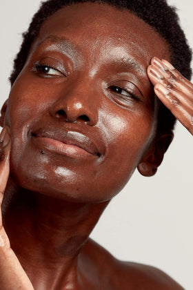 PAI SKINCARE close-up on rosehip oil ingredient highlighting nourishing benefits
