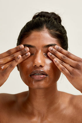 PAI SKINCARE in-use removing waterproof mascara without irritation to eyes