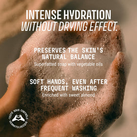 Panier des Sens pump in use dispensing soap into hand, easy application benefit