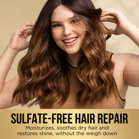 Pantene conditioner being applied to ends showing detangling benefit