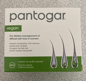 Pantogar clear vegan capsules closeup highlighting dye‑free benefit