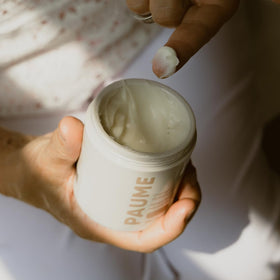 PAUME refillable tub packaging emphasizing sustainable recycled plastic benefit
