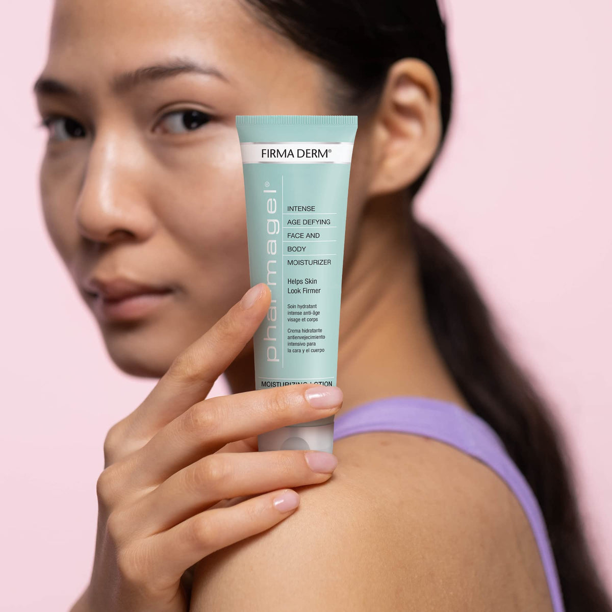 Pharmagel Firma Derm cream texture closeup showing lightweight, fast‑absorbing finish