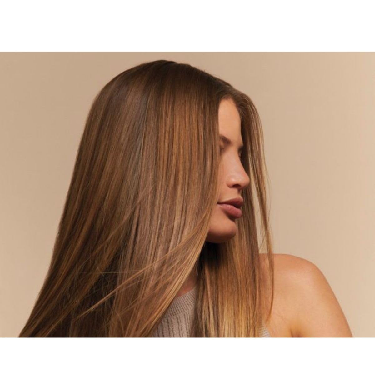 PHYTO fine mist spray texture illustrating even coverage and lightweight feel