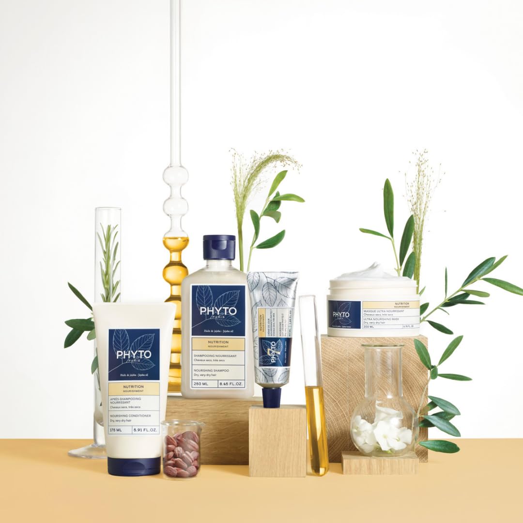 PHYTO jojoba seeds and oil ingredient close-up highlighting nourishing action