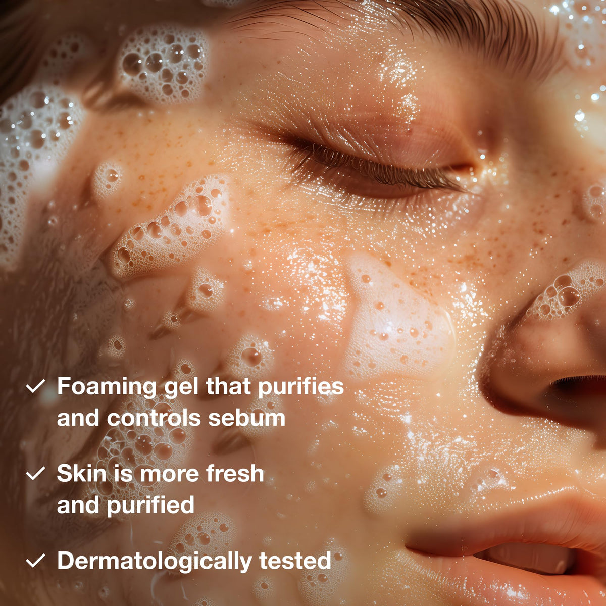 Phytomer gel texture close-up showing lightweight foam and purity