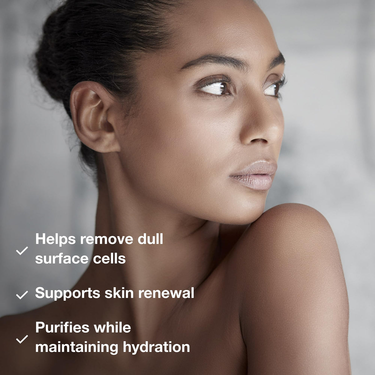 phytomer soap lather in hand producing creamy foam, demonstrates easy cleansing benefit