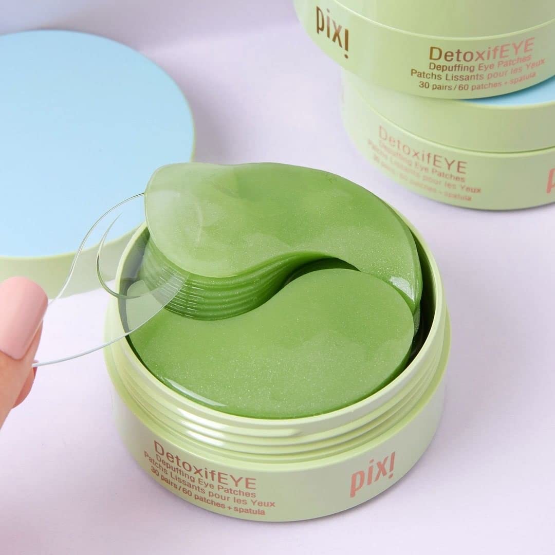 Pixi DetoxifEYE close-up of hydrogel texture highlighting smooth hydration