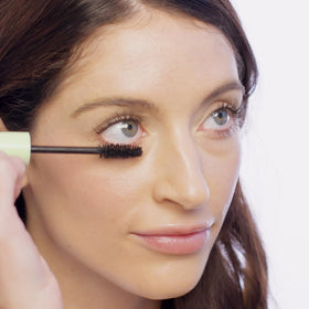 Open Pixi cap with wand ready to coat lashes for separation benefit