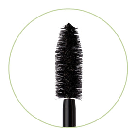 pixi wand detail showing brush shape for separation and even pigment distribution benefit precise application