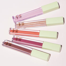 pixi bathroom counter styled image portraying everyday use and quick touch-up benefit