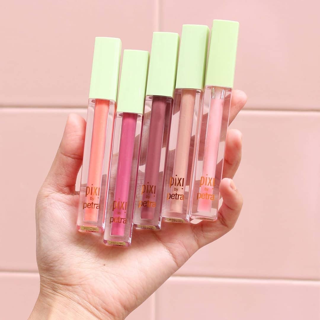 pixi ingredients flatlay with jojoba and aloe indicating nourishing botanical benefits