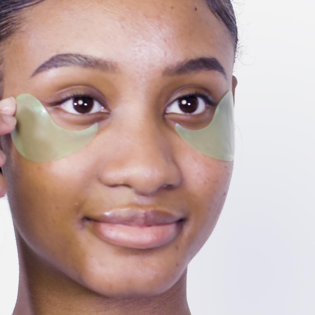 Pixi spatula lifting a patch for hygienic application and ease