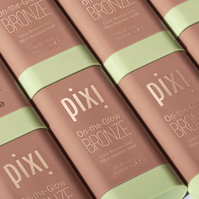 Pixi label close-up highlighting fruit extracts, ginseng and aloe