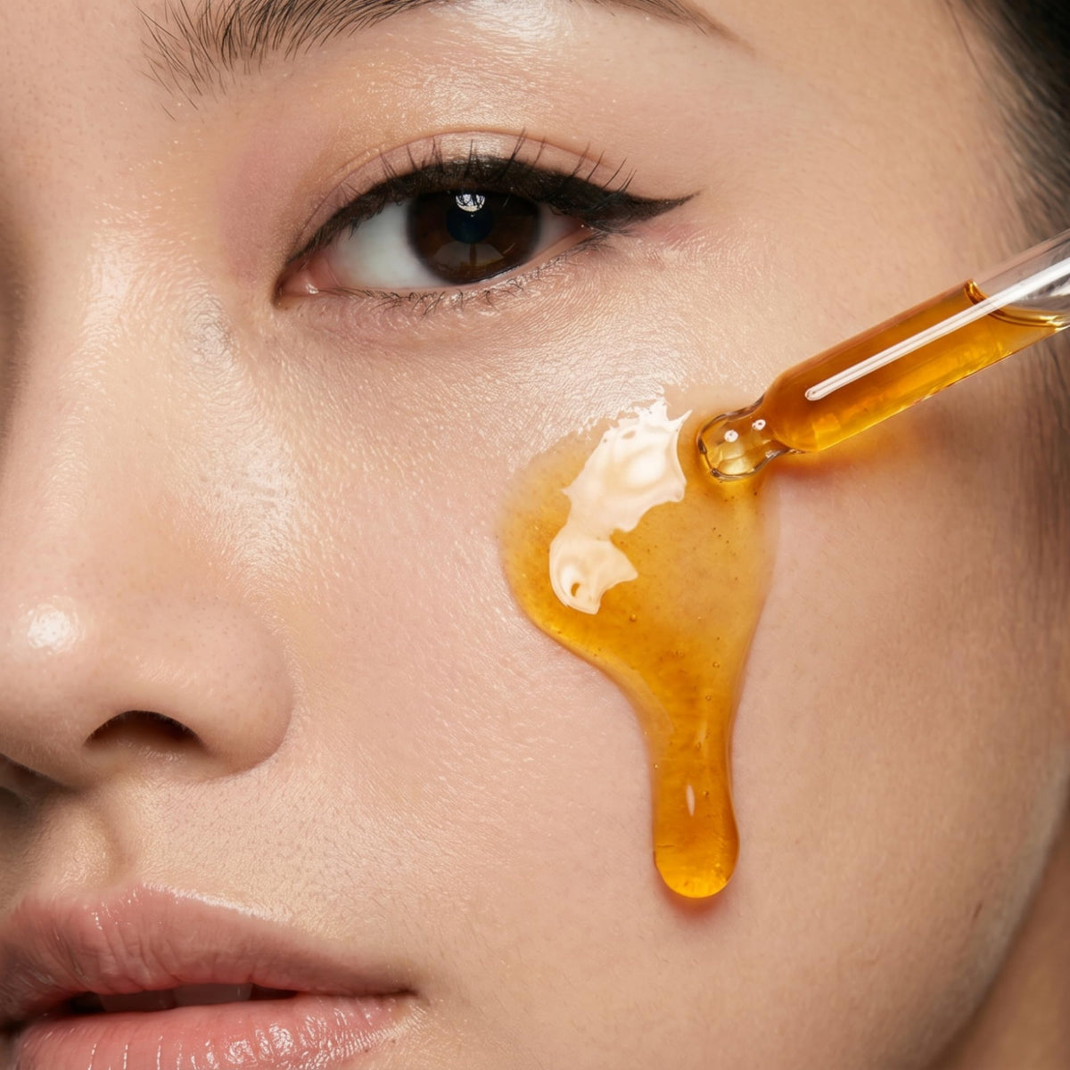 P'LAB serum drop texture demonstrating lightweight, non-sticky hydration benefits