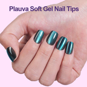 Plauva close-up of cat eye glitter effect on nails, highlighting three-dimensional shine benefit