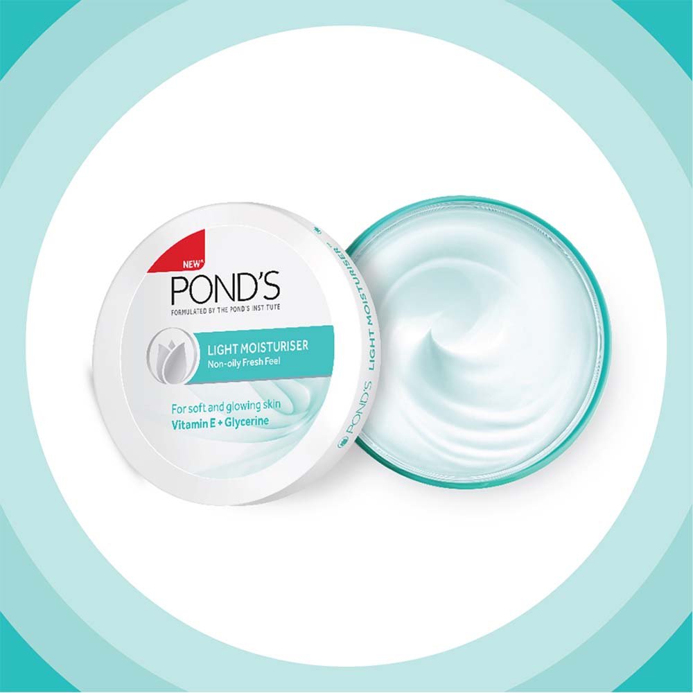 POND'S label close-up displaying product details and clear usage information benefit