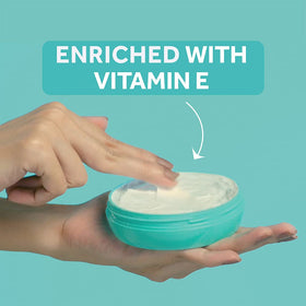 POND'S ingredients highlight with vitamin E and glycerine emphasizing hydration benefit