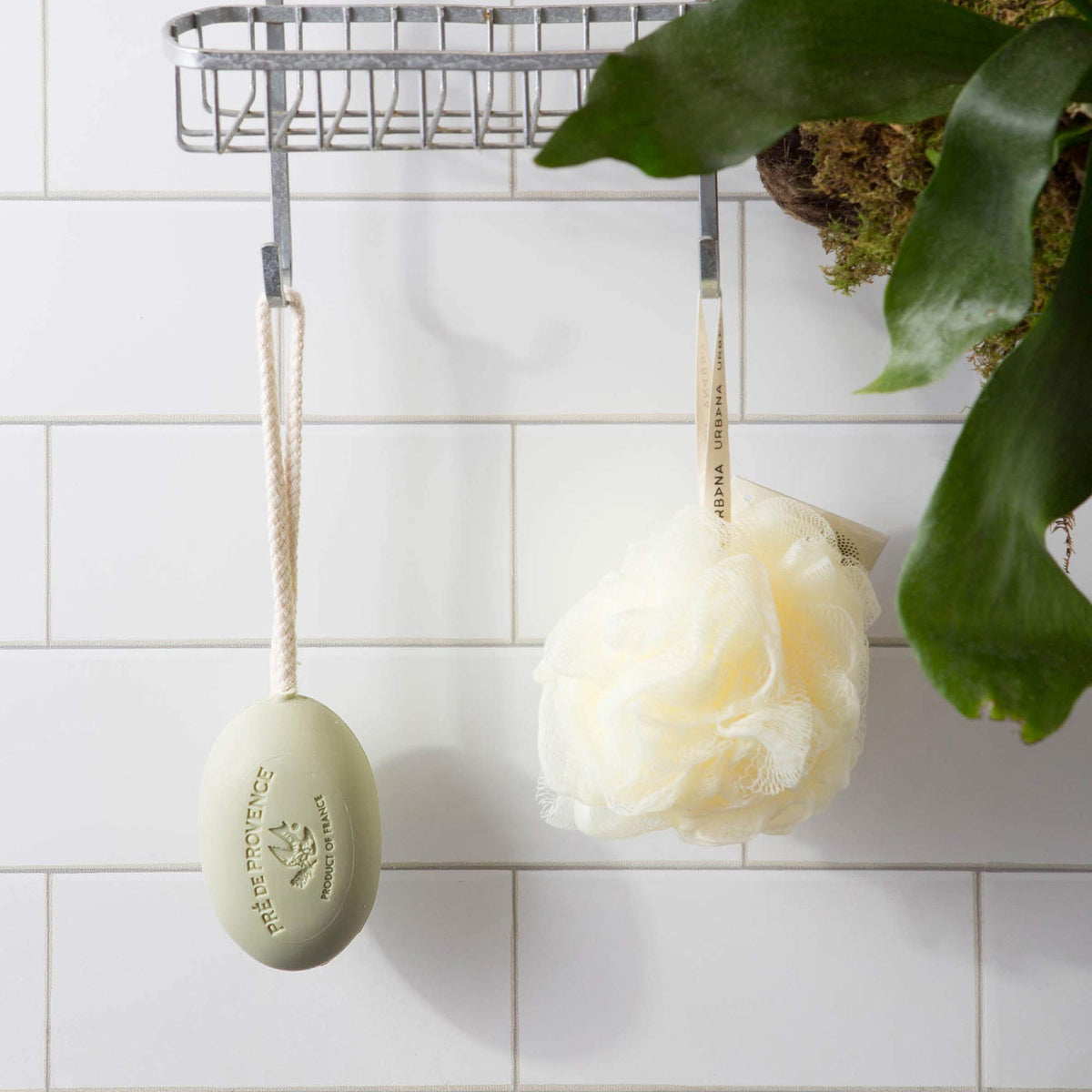 Pre de Provence rope detail loop attached to the 200 g sage bar for easy hanging and drying