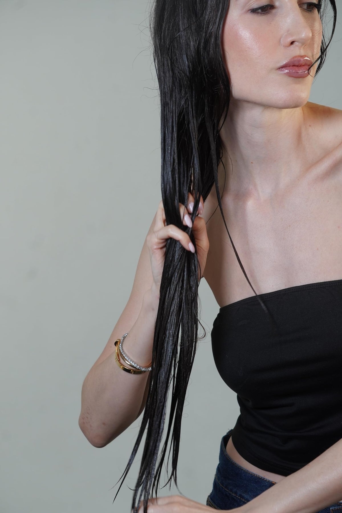 PREVIA before-and-after hair ends smoothing showing reduced frizz benefit