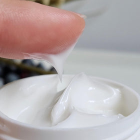 PRIME PROMETICS PrimeEyes application demo tapping under-eye for non-greasy hydration benefit