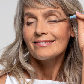 PRIME PROMETICS product applied on mature lid showing natural lift