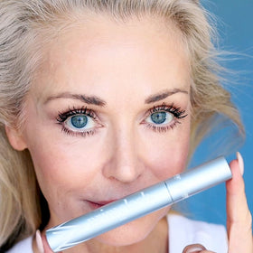 Prime Prometics brush texture highlighting gentle separation benefit