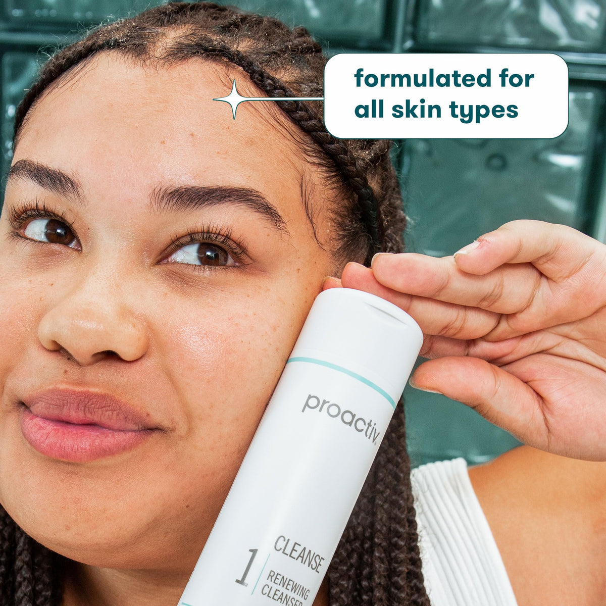 Proactiv pump dispensing gel, shows easy application and controlled dosing