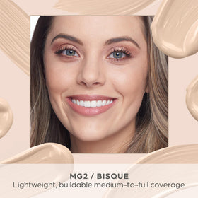 PÜR MINERALS applied under eye by fingers demonstrating brightening effect