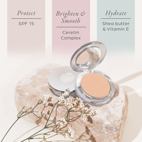 PÜR MINERALS compact held in hand to show size and easy portability benefit