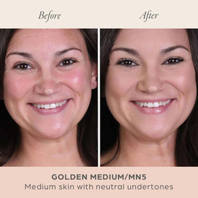 PÜR MINERALS compact in use applying pressed foundation for quick touch-ups