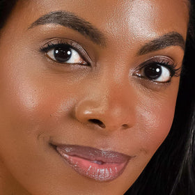PÜR MINERALS applied to upper lashes showing separation and curl benefit