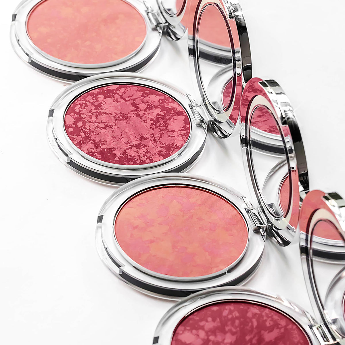 PÜR MINERALS brush applying Pretty in Peach to cheek showing natural buildable color benefit