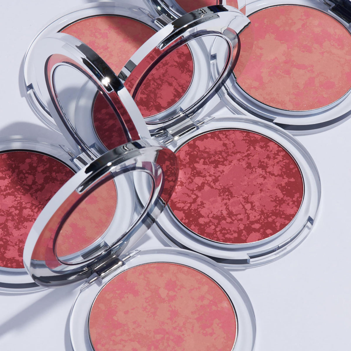 PÜR MINERALS texture close-up highlighting finely milled powder and blendable finish benefit