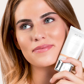 PÜR MINERALS before and after half face showing natural coverage