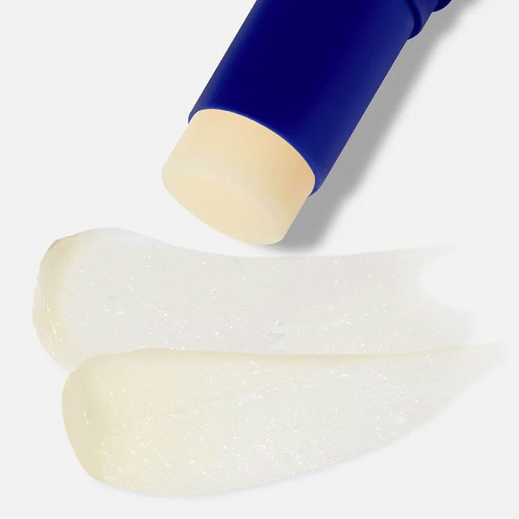 Pyunkang Yul texture close-up on finger demonstrating hydrating spread