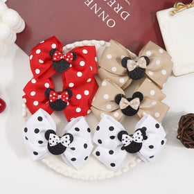 Qearl tabletop party display with multiple bows, ready-made favors and decorations