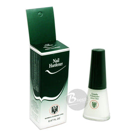 Química Alemana lifestyle shot of treatment being applied at home, demonstrates easy use and daily routine benefit