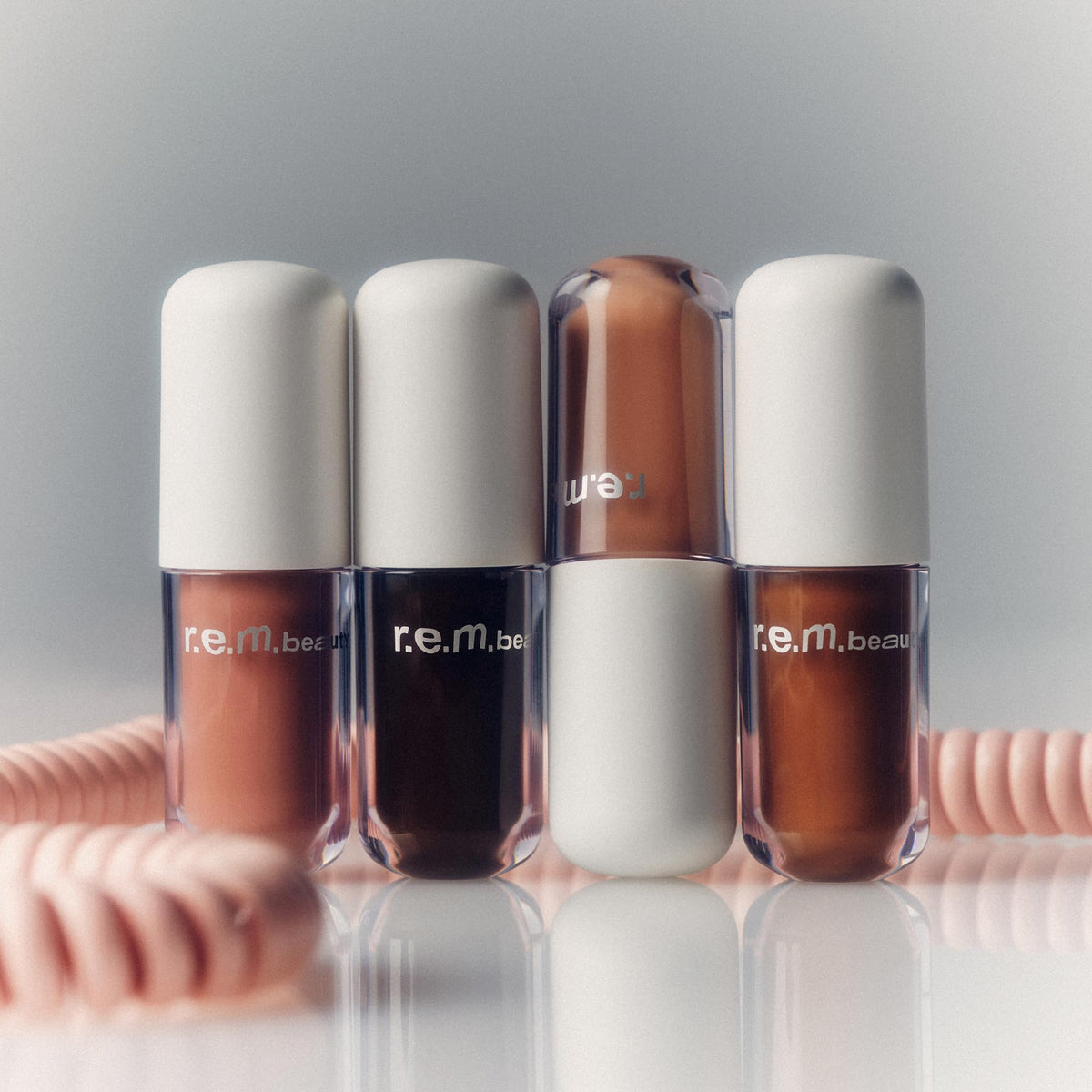 r.e.m. beauty label close-up highlighting Made in Italy and vitamin E ingredient benefits