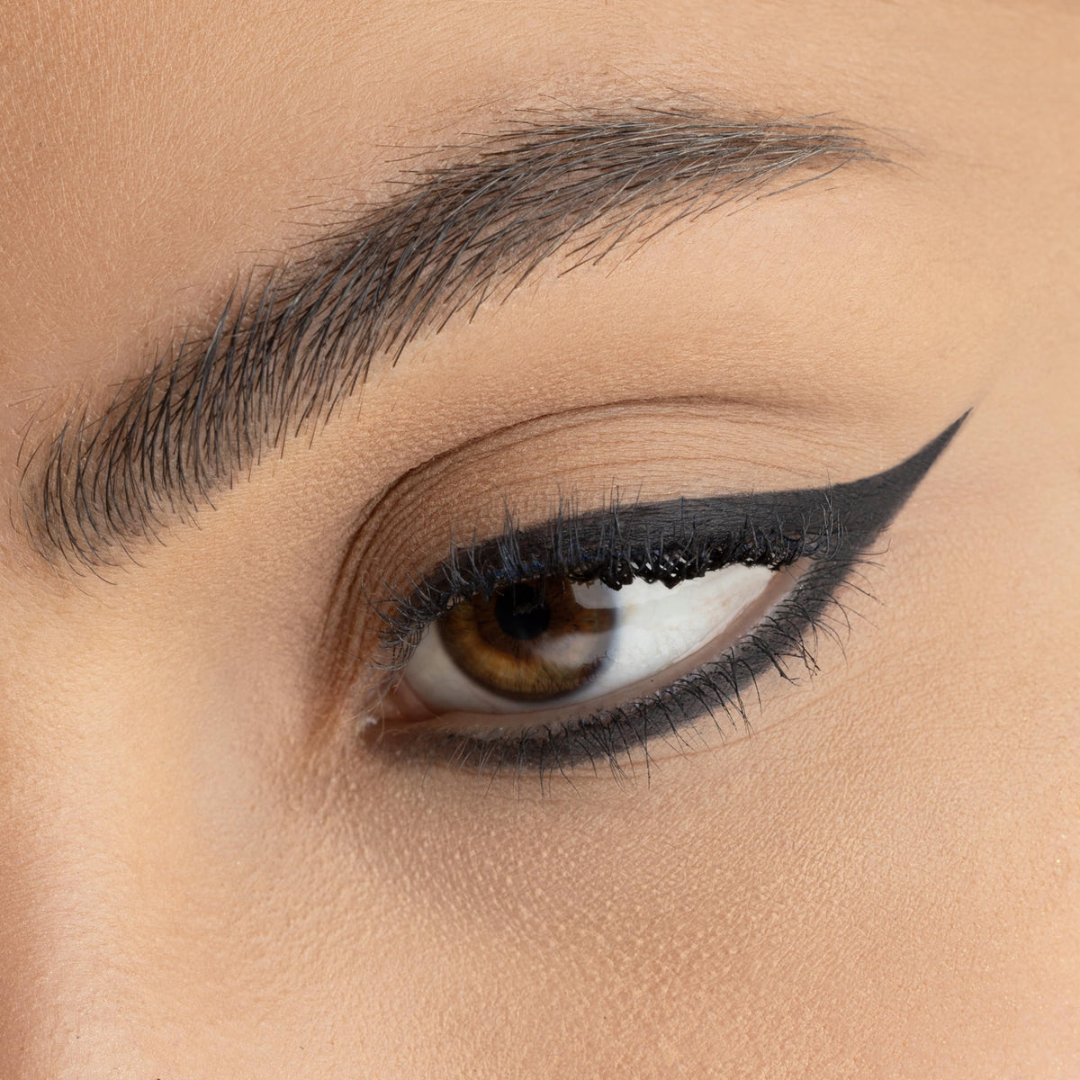 RADIANT PROFESSIONAL MAKE UP close-up of pencil tip showing creamy texture and smooth application benefit