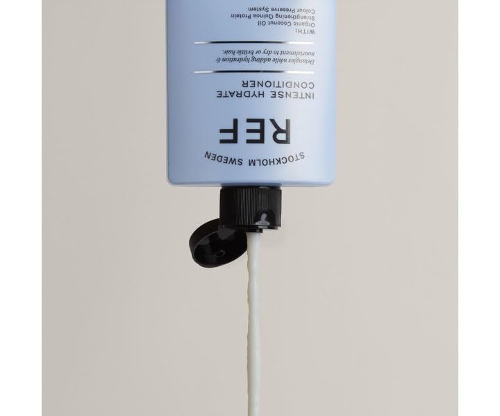 REF creamy foam texture demonstrating gentle hydration and thorough cleanse