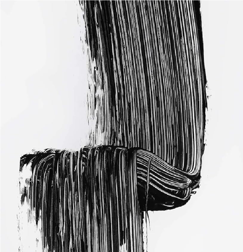 R.E.F.Y curved comb applicator close-up demonstrating precise lash separation benefit